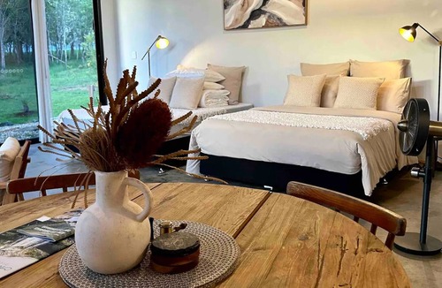 Mareeba Cottage | Birds Heaven Mareeba ‘Scarlet Gum’