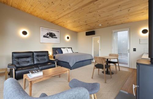 McCrae Apartment | Birdsong