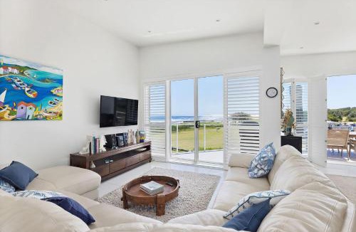 Anna Bay House | Birubi Beach Waterfront