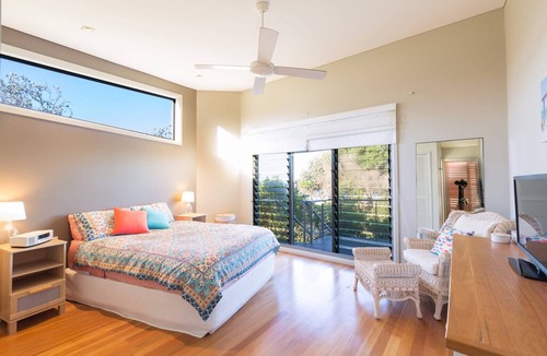 Diamond Beach House | Black diamond beach house