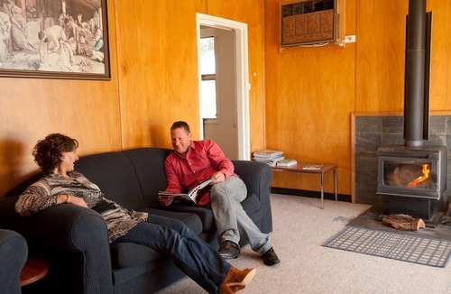 Orroroo Hotel | Black Jack Get-A-Way Magpies Nest