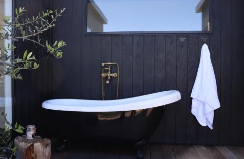 Coles Bay House | black + shack