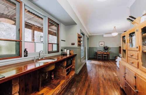 Budgee Budgee Cabin | Black Springs A Romantic Bushland Escape