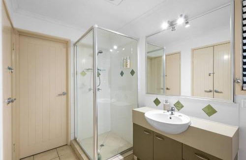 Mapleton House | Blackall Bliss Pet-Friendly Retreat, Deck & BBQ Near Flaxton Gardens & Pub
