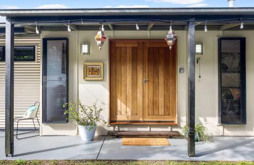 Mapleton House | Blackall Bliss Pet-Friendly Retreat, Deck & BBQ Near Flaxton Gardens & Pub