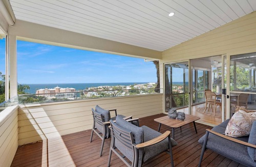 Terrigal House | “Blending Style & Luxury” – Ocean views and close to beach