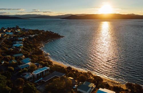 South Arm House | Blessington Beachside Retreat -38km to CBD