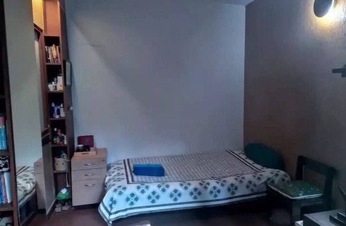Green Park Apartment | Bliss - A cheerful room and workplacen