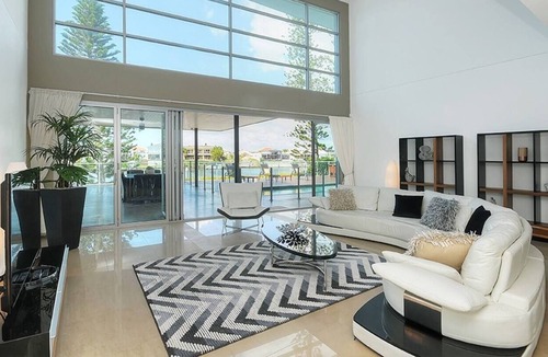 Broadbeach Waters House | Bliss On Waterview