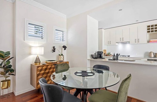 Bulimba Condo | Blissful Bulimba ~ 3Bed/2.5Bath/1Car ~ Townhouse