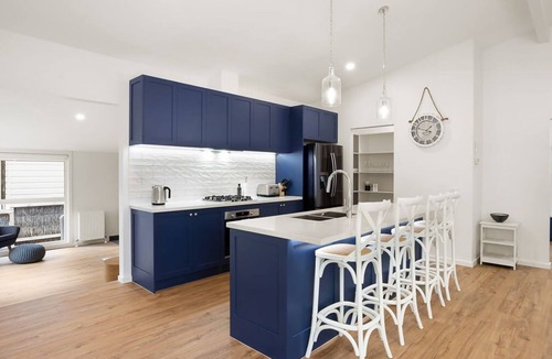 Shoreham House | Blue Beachside Luxe Pet Friendly Walk to Beach