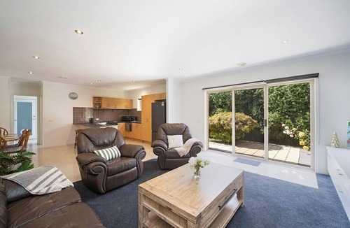 Hamilton Villa | Blue Bird Villa - Hamilton.