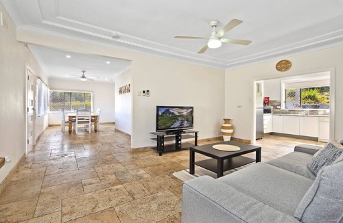 Ettalong Beach House | Blue Coast Bliss - Pet Friendly