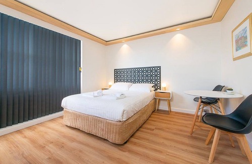 Battery Point Hotel | Blue Hills Motel