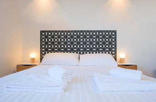 Battery Point Hotel | Blue Hills Motel
