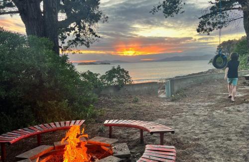 Dodges Ferry House | Blue Lagoon Beach House - Absolute Beachfront!