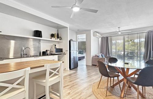 Nelly Bay Apartment | Blue on Blue Large One Bedroom Apartment, steps from ferry, amazing pool, wifi
