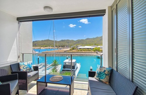 Nelly Bay Apartment | Blue on Blue Studio Room 1222