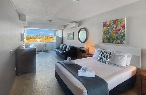 Nelly Bay Hotel | Blue on Blue Studio Room 1272