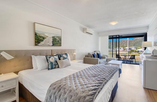 Nelly Bay Hotel | Blue on Blue Studio Room 1242