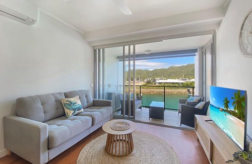 Nelly Bay Hotel | Blue on Blue Studio Room 1222