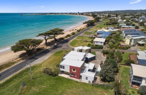 Apollo Bay House | Blue Sea - Beachfront Escape