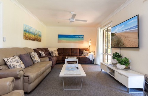 Culburra Beach House | Blue Seas - Close to beach