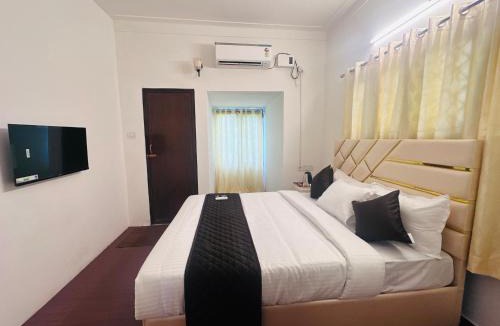 Adyar Hotel | Blue Shell