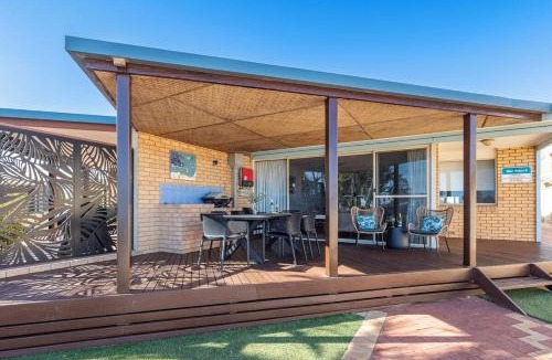 Kalbarri Apartment | Blue Waters - Beachfront and River View - Sleeps 6 -Central Kalbarri