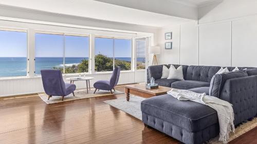 Yamba House | Blue Waters - Coastal Views Across Convent Beach - Holiday Yamba