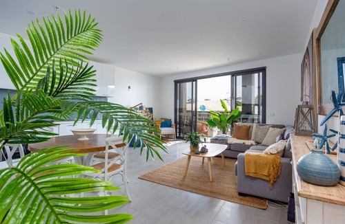 Rosebud Apartment | Blue Waters on the Beach, Rosebud - $100 OFF!* - Beautiful apartment, absolute beach frontage.