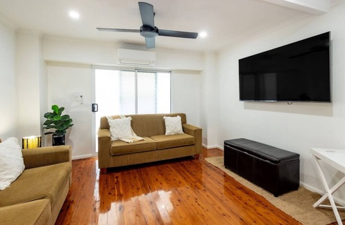 Parramatta Park House | Bluebell Charm 4BR Home with Disability Access