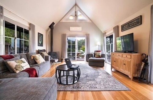 Bright Cabin | BlueMill Lodge - The Perfect Place for Couples or Families!