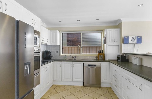 Mannering Park House | Bluewater at Mannering Park