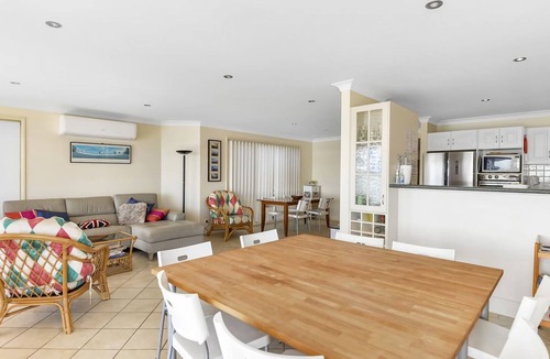 Mannering Park House | Bluewater at Mannering Park
