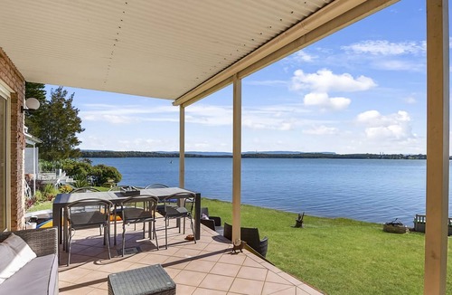 Mannering Park House | Bluewater at Mannering Park