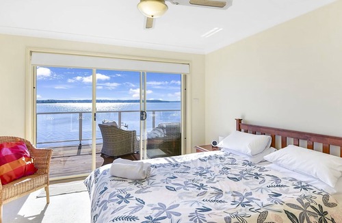 Mannering Park House | Bluewater at Mannering Park