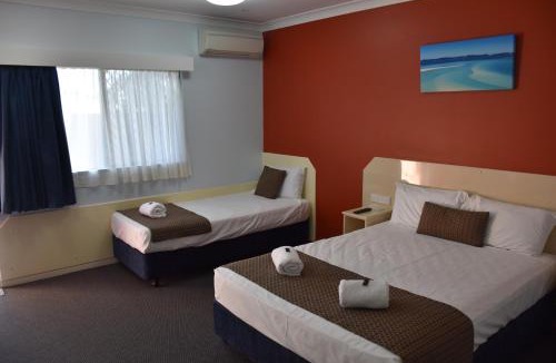 Bowen Hotel | Bluewater Harbour Motel