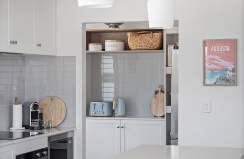 Augusta House | Bluewater Retreat - Bluewater Retreat - Breeze to the beach with ease