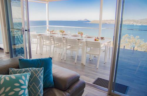 Salamander Bay House | Bluewater Splendour - Heated infinity pool and amazing views!