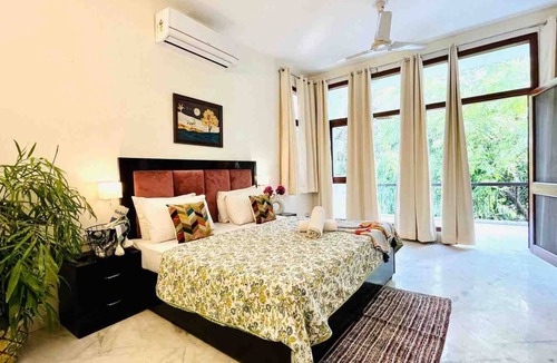 New Delhi Apartment | BluO 2BHK Panchsheel Enclave -Balcony, Parking