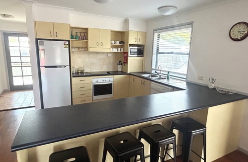 Harrington House | Boat Access with short Walk to River, Pub and Bowling club.