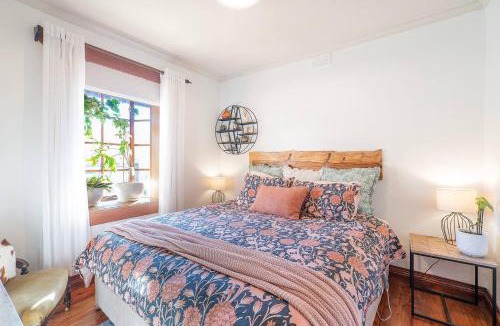 Hobart Central Business District House | Bob's Cottage - Nostalgic Charm & Homely Comfort