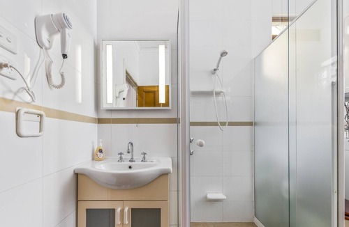 Henley Beach South House | Bohemian beachside Henley Beach unit - one minute walk to the beach