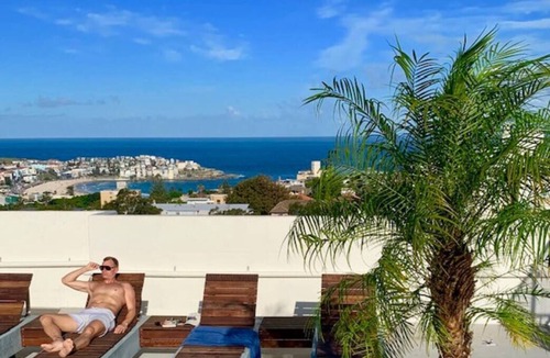Bondi Apartment | bondi beach studio 8 balcony rooftop pool, aircon, walk to beach, restaurants