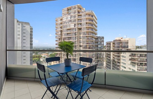 Bondi Junction Apartment | Bondi Junction Apt | Shops, Transport & Beach