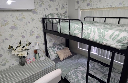 Ashcroft Hostel | Book a bed in 6 beds mixed dormitory.