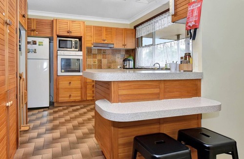 Cessnock Apartment | Book Direct for Accom with Pool in Hunter Valley