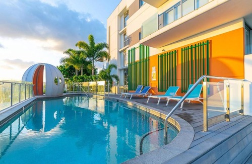 South Brisbane Apartment | Boundless Horizons - Stylish Comfort & City Views