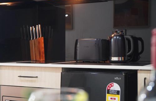 Surry Hills Apartment | Boutique Crown Loft Studio CBD AC + Smart TV